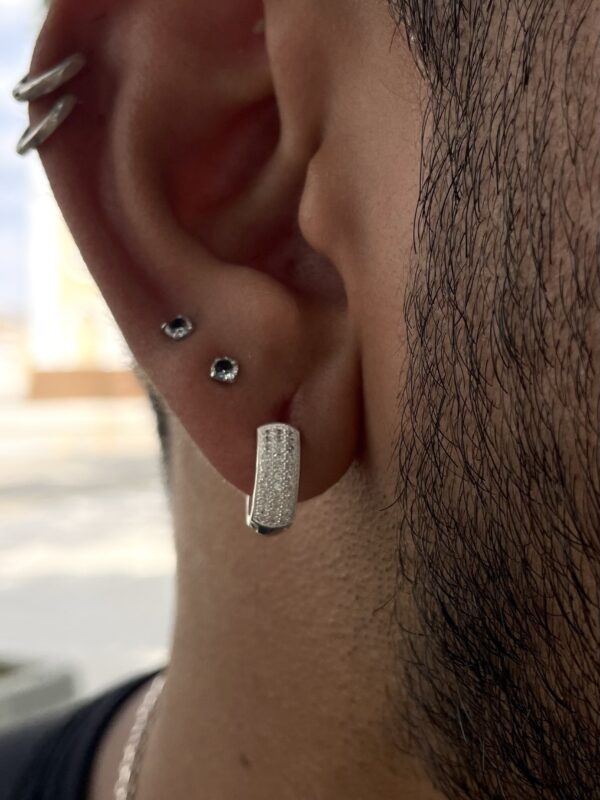 Brinco cravejado pique jogador (G)